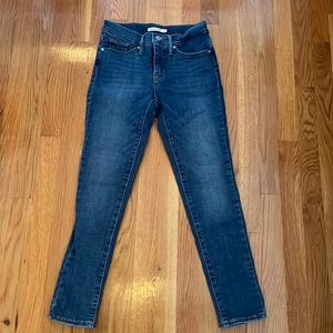 Levi’s 311 Shaping Skinny Medium Wash Jeans. Size 26.